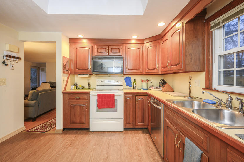 28 Fresh Brook Road South Yarmouth, MA 02664 - Photo 5 of 24 008-photo-kitchen-7945470