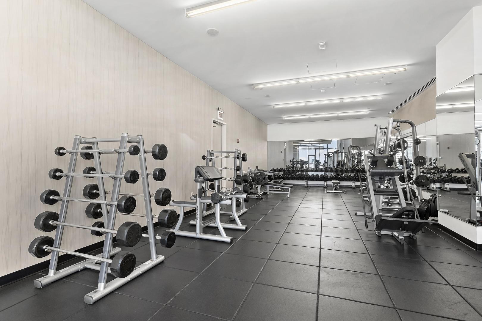 111 West Wacker Drive, Unit PH01 Chicago, IL 60601 - Photo 31 of 37 a gym with lots of white walls and glass door