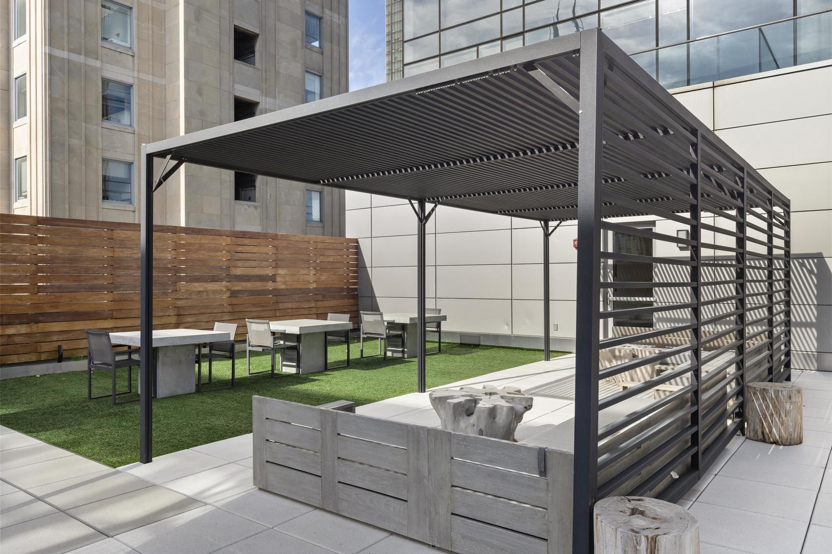 111 West Wacker Drive, Unit PH01 Chicago, IL 60601 - Photo 35 of 37 a view of outdoor space and yard