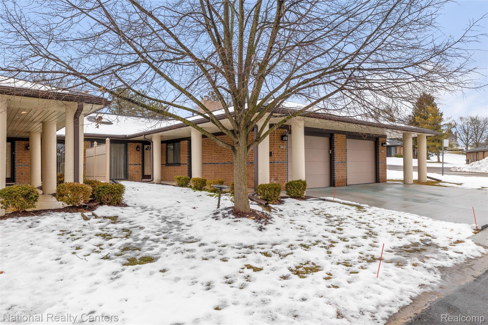 940 Wexford Way Rochester, MI 48307 - Photo 3 of 23 940 Wexford Way-3.jpg