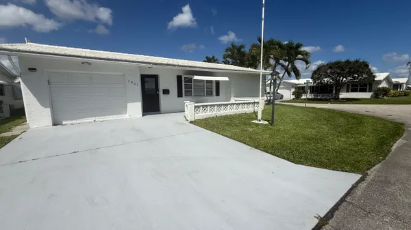 $2,500 | 1901 Southwest 14th Avenue, Boynton Beach, FL 33426