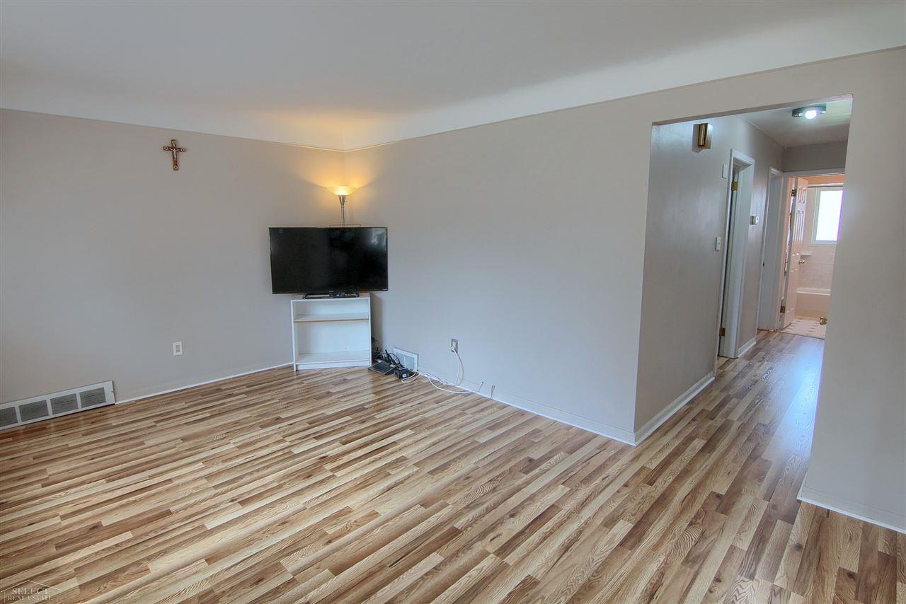 18135 Stephens Road Eastpointe, MI 48021 - Photo 7 of 30 31387640-6.JPG