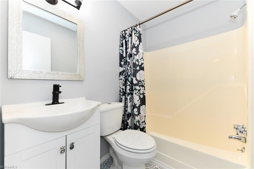 2233 Shadow Valley Road, Unit C High Point, NC 27265 - Photo 20 of 25 Gallery Image 20