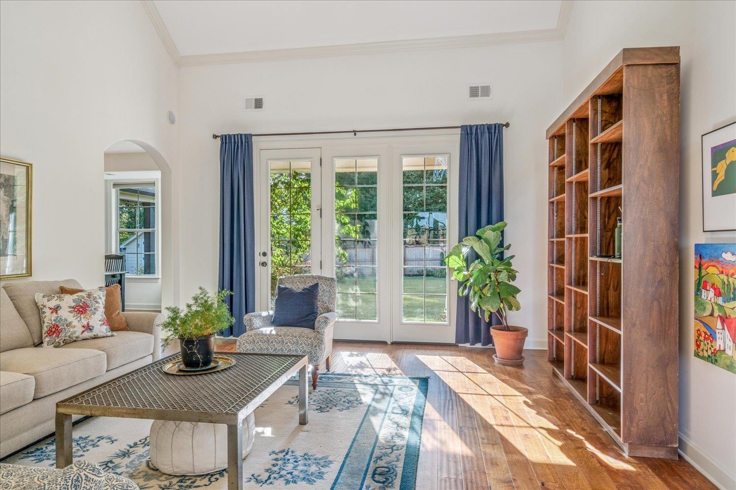 1349 Beautiful Place Collierville, TN 38017 - Photo 18 of 40 a living room with furniture and a potted plant