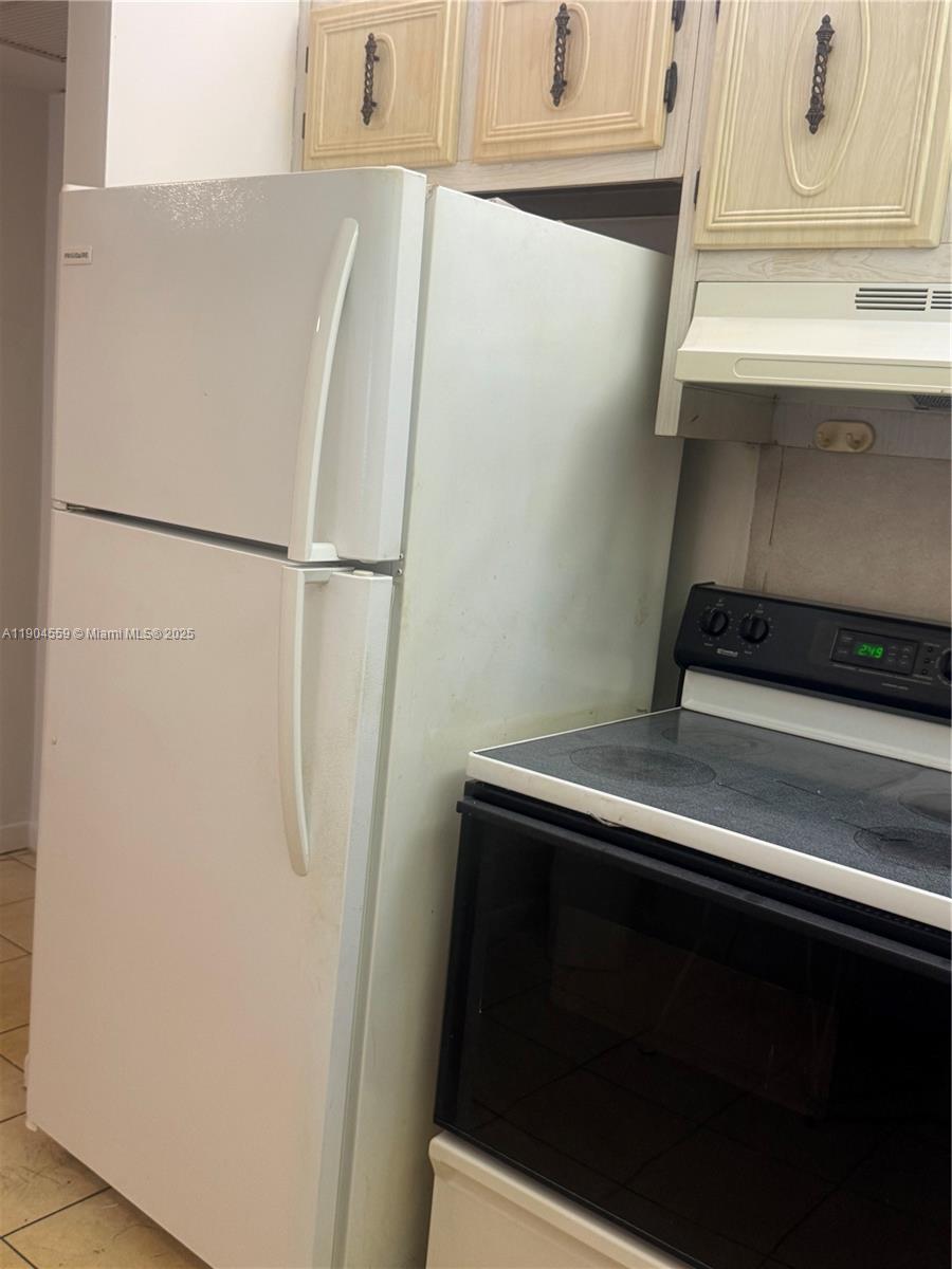 5640 Southwest 3rd Place, Unit 110 Margate, FL 33068 - Photo 22 of 28 a close up of a microwave