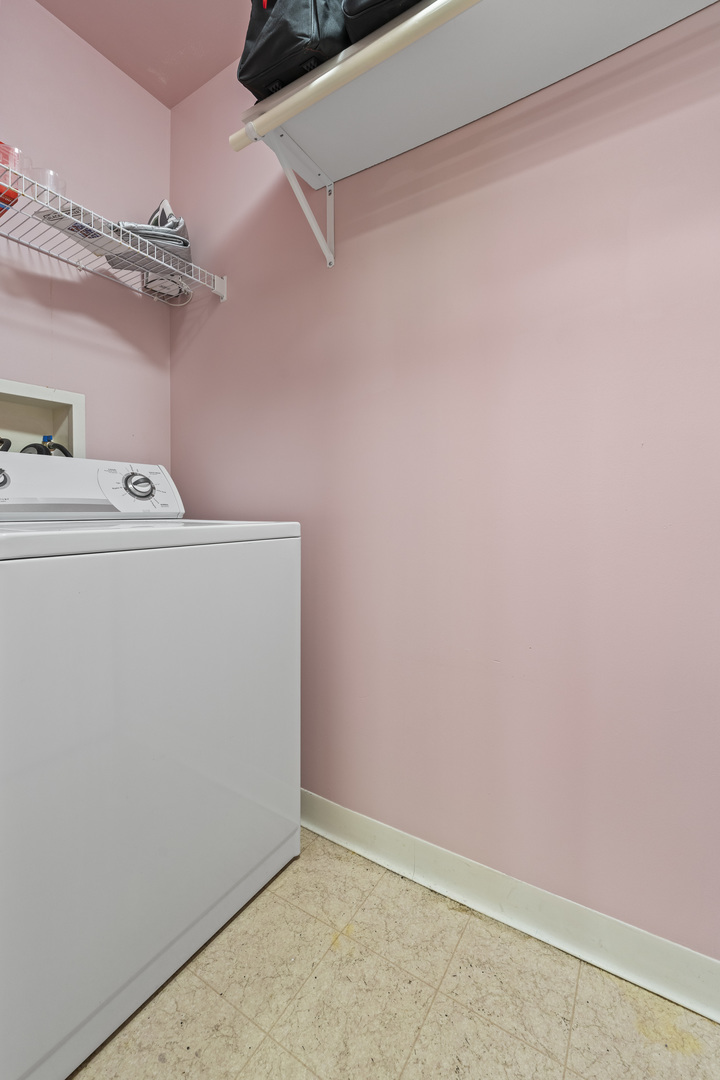 9530 Cook Avenue, Unit 211 Oak Lawn, IL 60453 - Photo 18 of 34 a utility room with dryer and washer