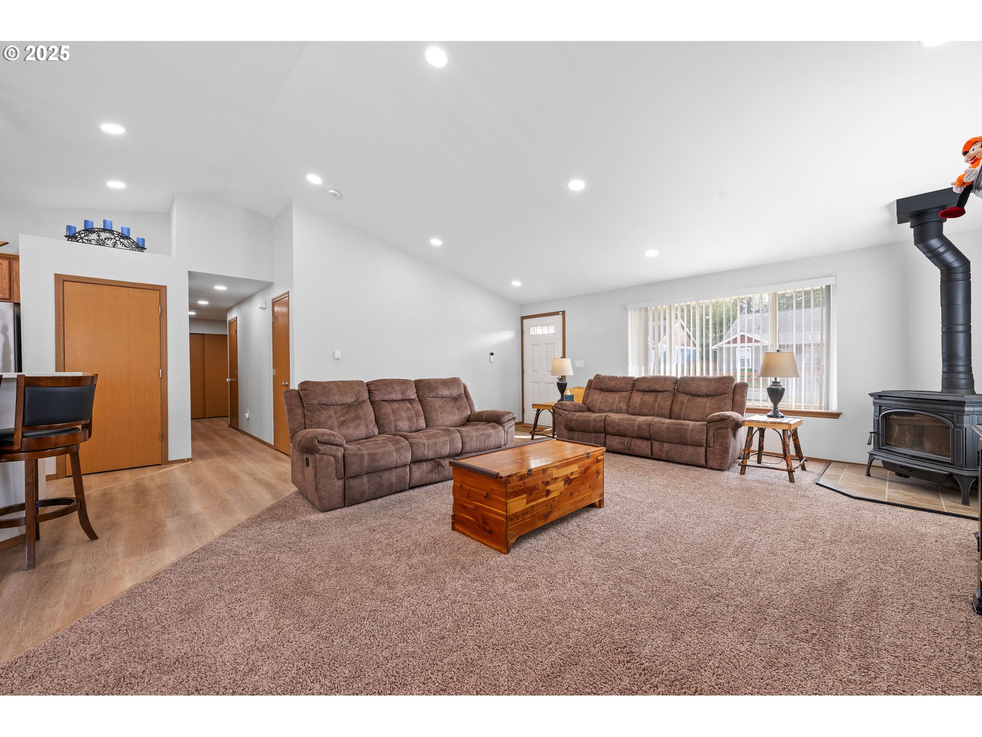 1615 Pacific Ridge Lane Hammond, OR 97121 - Photo 14 of 47 Living Room