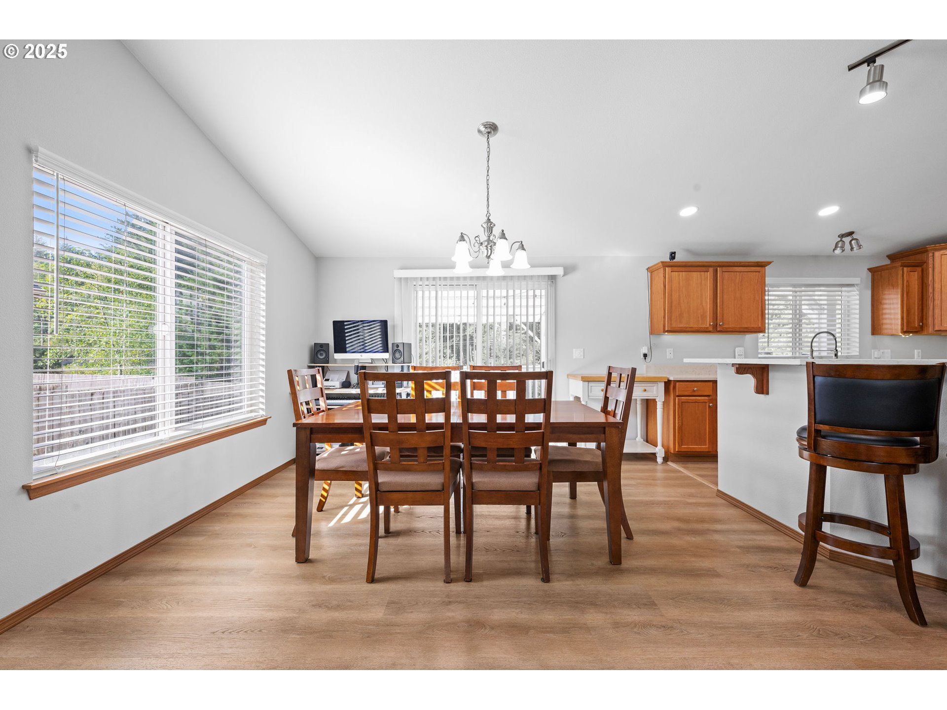 1615 Pacific Ridge Lane Hammond, OR 97121 - Photo 17 of 47 Dining Area