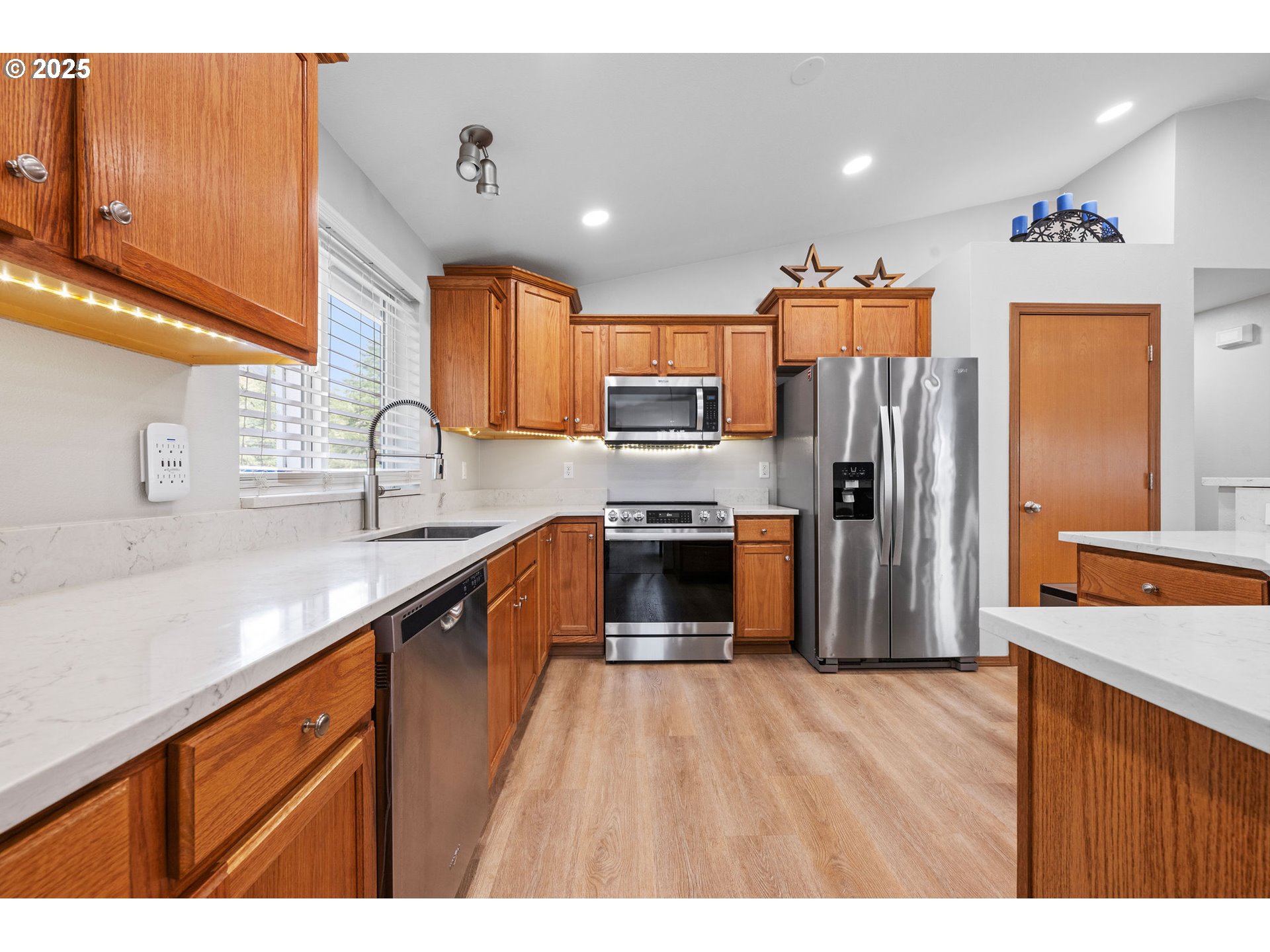 1615 Pacific Ridge Lane Hammond, OR 97121 - Photo 19 of 47 Kitchen