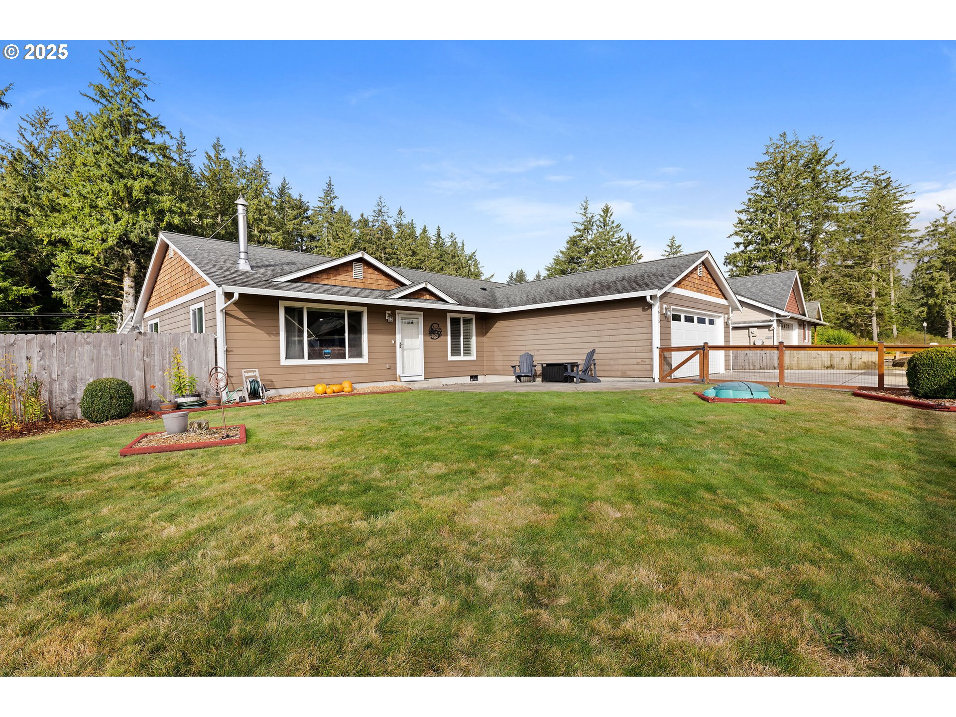 1615 Pacific Ridge Lane Hammond, OR 97121 - Photo 6 of 47 Yard