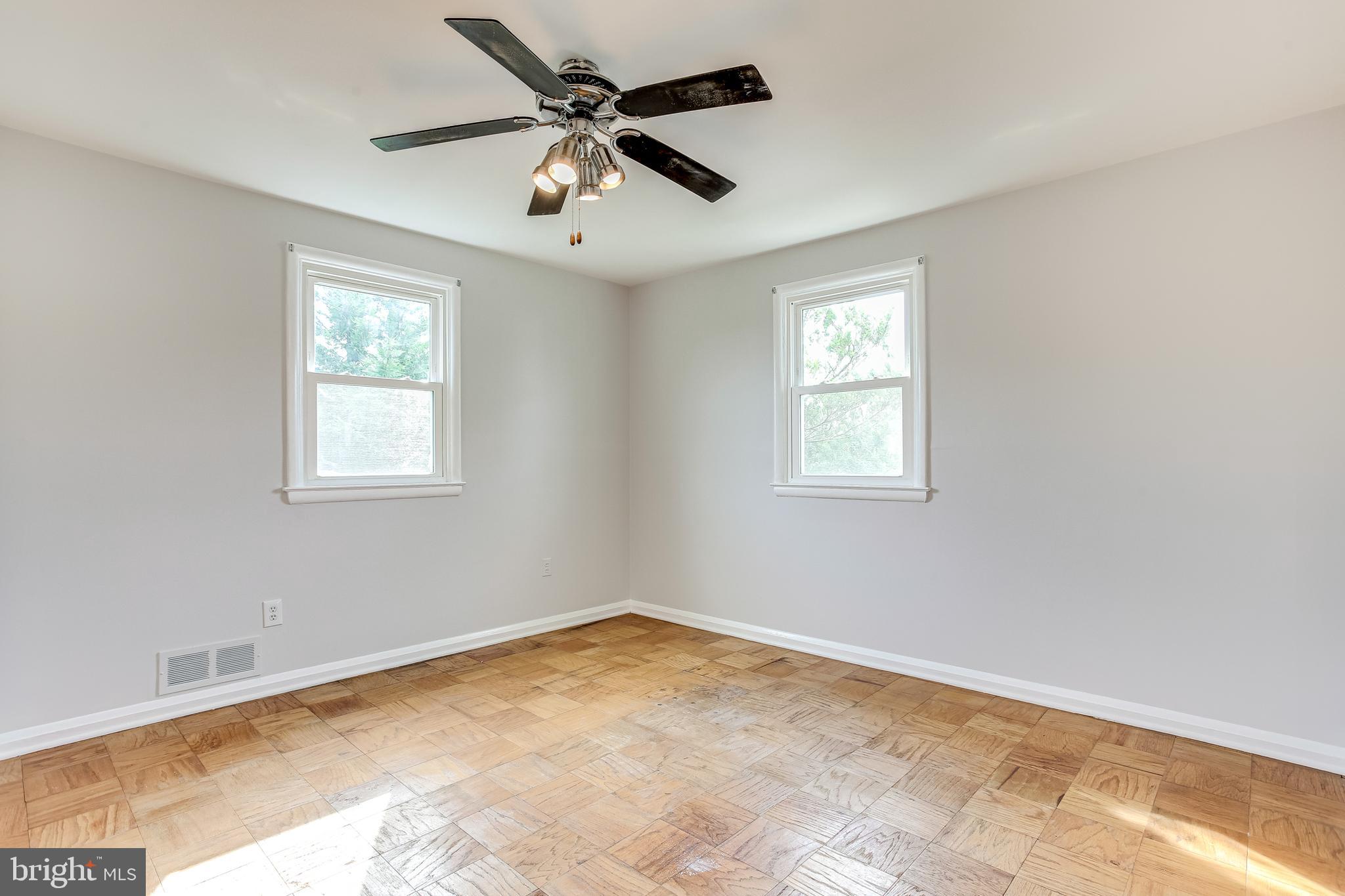 600 Olesmont Road Baltimore, MD 21228 - Photo 9 of 34