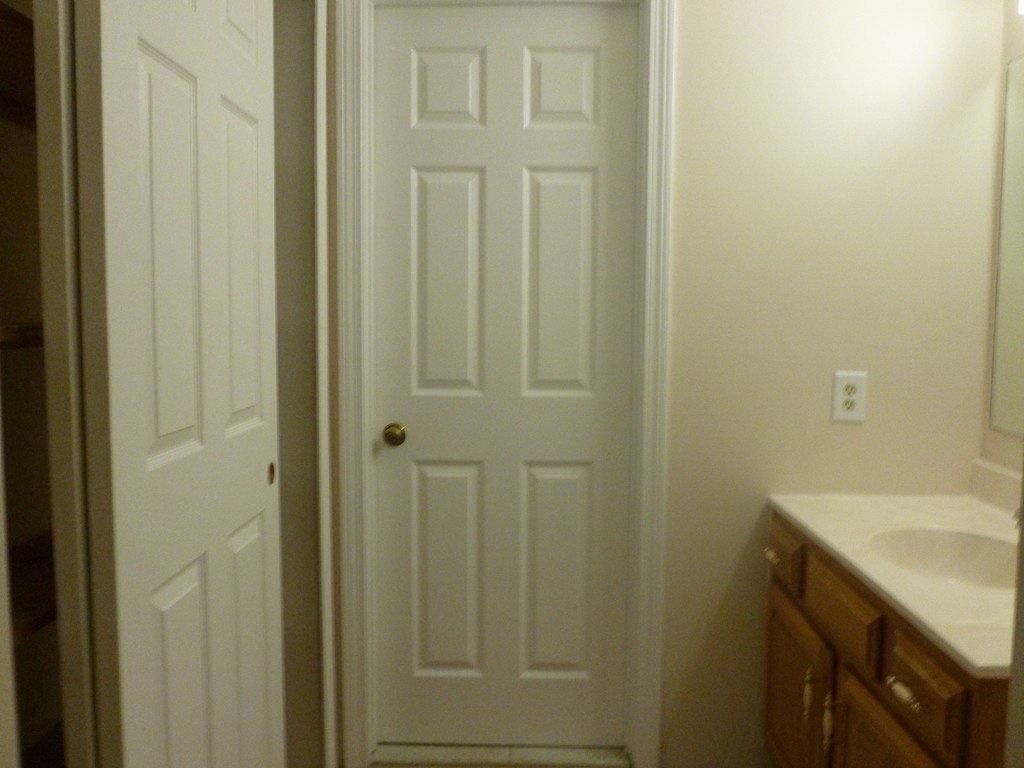 701 Ridgefield Circle, Unit B Clinton, MA 01510 - Photo 12 of 16 Gallery Image 12