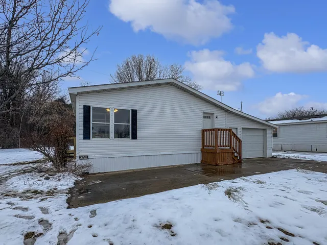 $85,000 | 253 East Scarlet Oak Drive, Coopersville, MI 49404