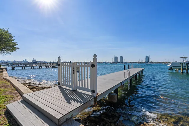 $6,900,000 | 206 Queens Lane, Palm Beach, FL 33480