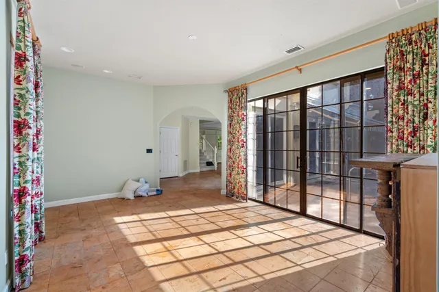 $6,900,000 | 206 Queens Lane, Palm Beach, FL 33480