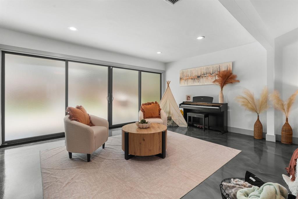5029 Mill Run Road Dallas, TX 75244 - Photo 4 of 37 Gallery Image 4