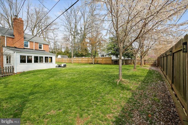 $1,095,000 | 4501 Amherst Lane, Bethesda, MD 20814