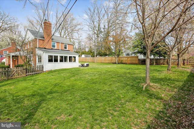 $1,095,000 | 4501 Amherst Lane, Bethesda, MD 20814