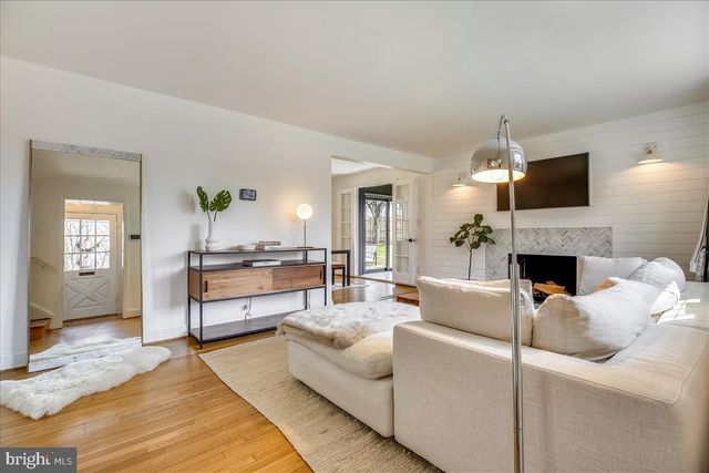 $1,095,000 | 4501 Amherst Lane, Bethesda, MD 20814