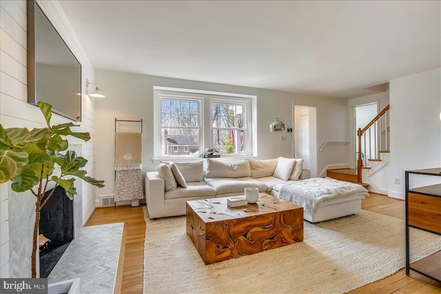 $1,095,000 | 4501 Amherst Lane, Bethesda, MD 20814