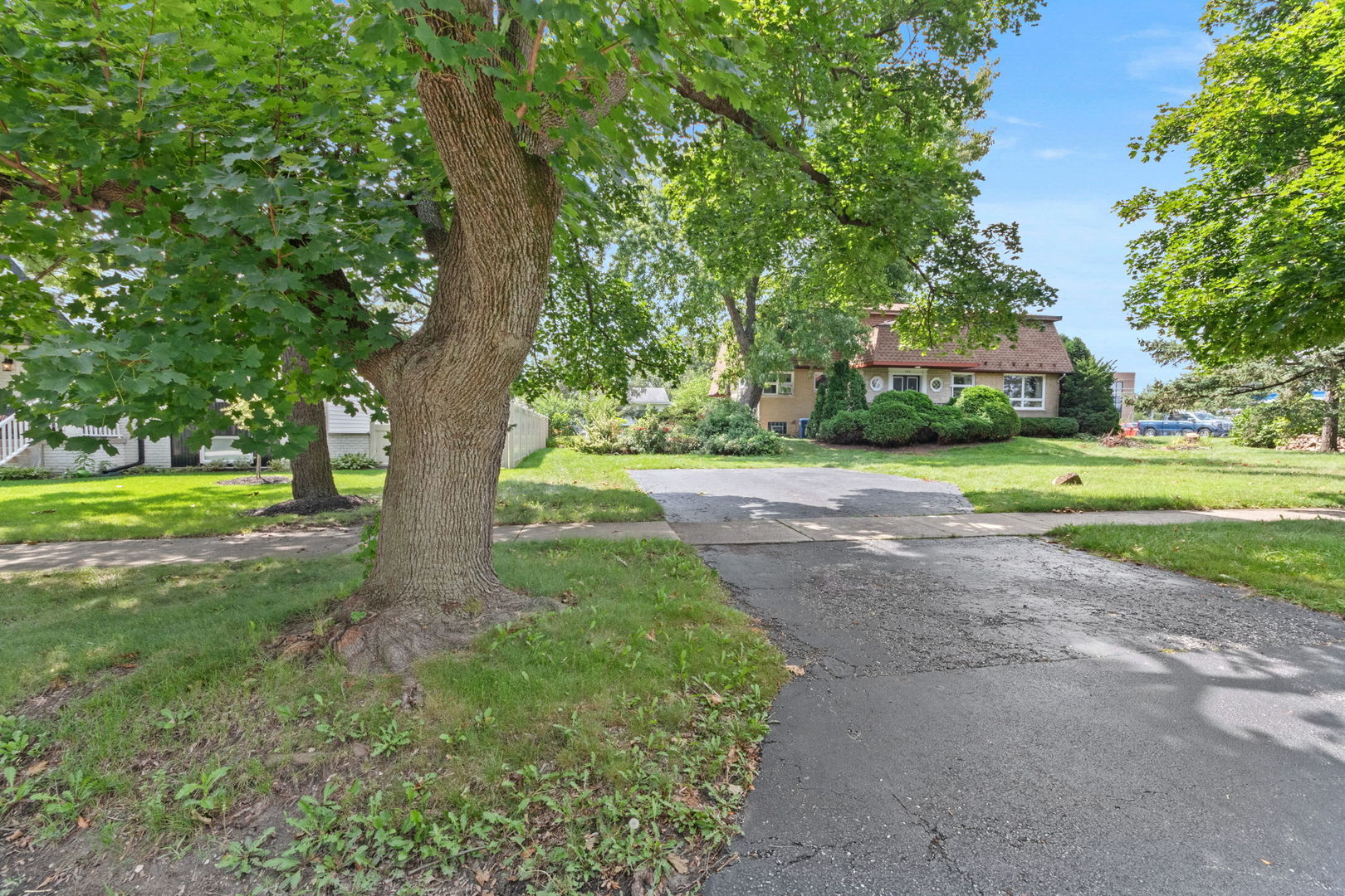 288 Middaugh Road Clarendon Hills, IL 60514 - Photo 3 of 47 Gallery Image 3