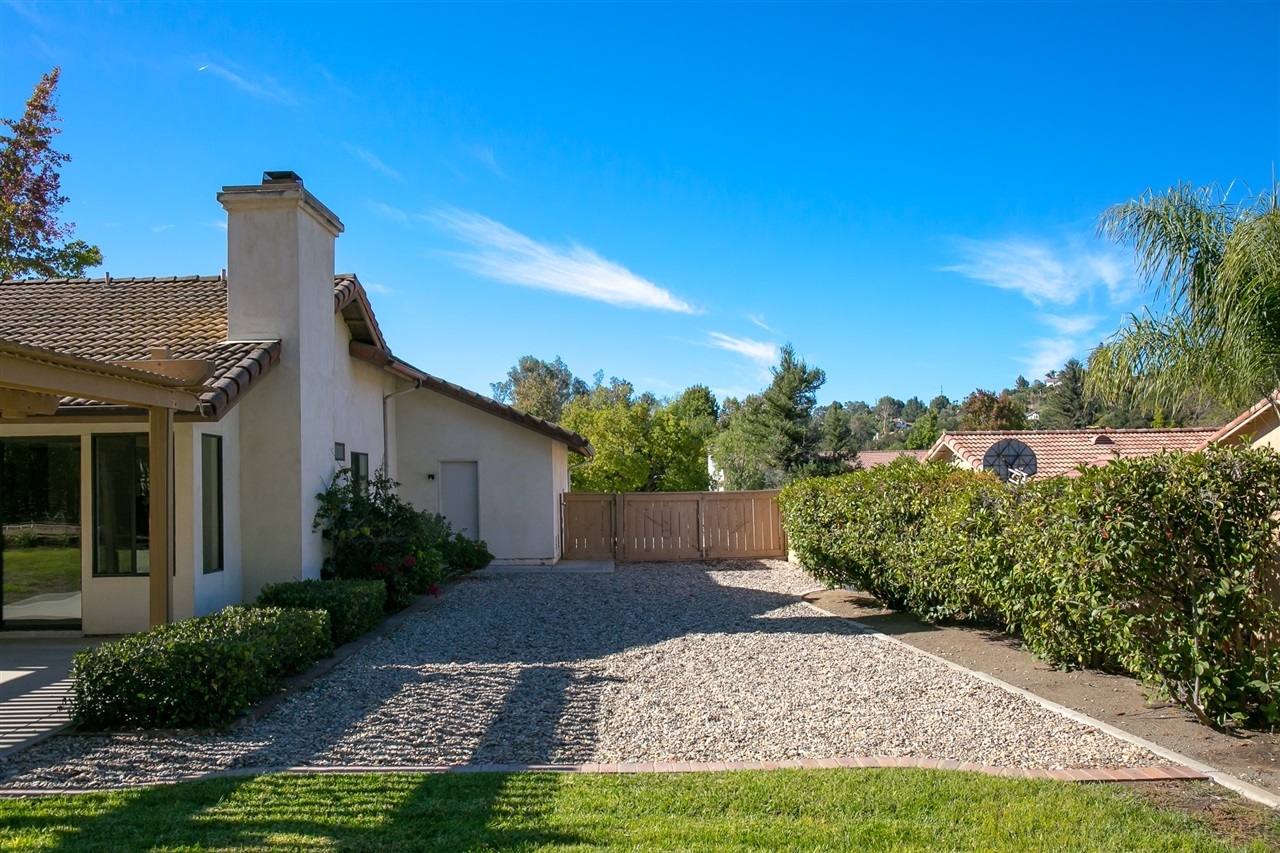 14036 Blue Ridge Trail Poway, CA 92064 - Photo 22 of 25 Huge side yard with pedestrian gate and double gate for vehicle access.