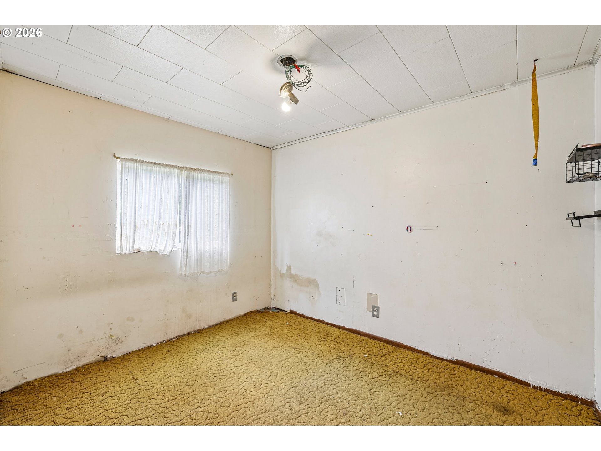 226 Mize Road Southeast Salem, OR 97302 - Photo 17 of 27 a view of an empty room
