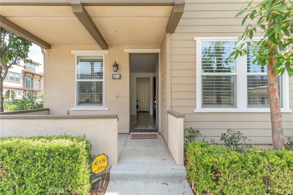 816 East Promenade, Unit A Azusa, CA 91702 - Photo 4 of 75