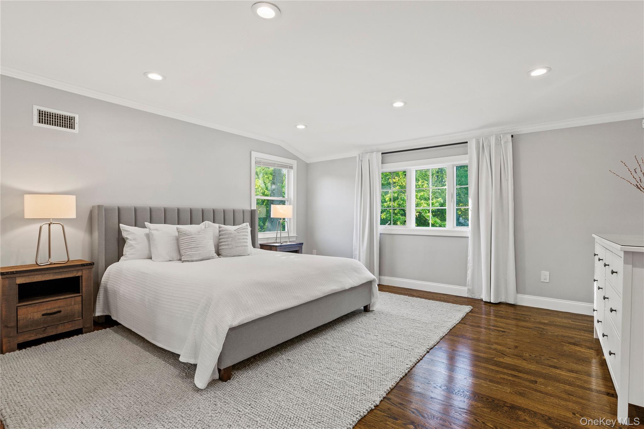 8 Rugby Road New Rochelle, NY 10804 - Photo 23 of 37
