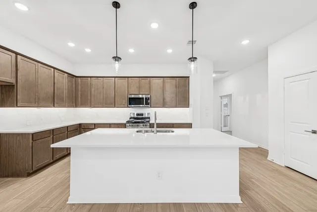 $2,900 | 326 Prairie Warbler Street, Magnolia, TX 77354