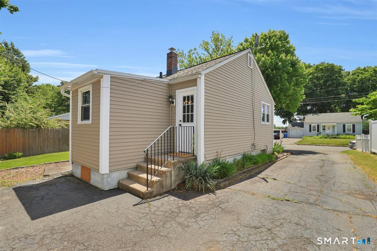 13 Predem Road Bristol, CT 06010 - Photo 27 of 31