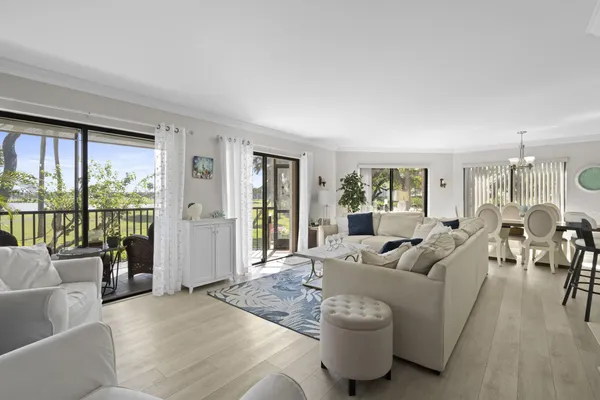 $3,200 | 233 Northeast Edgewater Drive, Unit 104, Jensen Beach, FL 34957