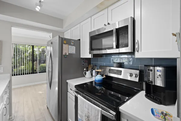 $3,200 | 233 Northeast Edgewater Drive, Unit 104, Jensen Beach, FL 34957