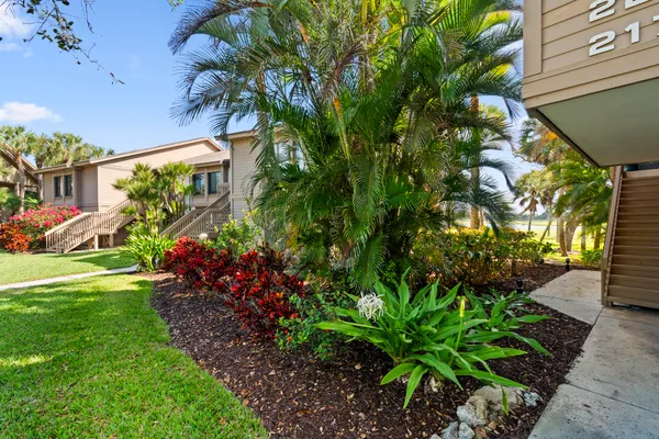 $3,200 | 233 Northeast Edgewater Drive, Unit 104, Jensen Beach, FL 34957
