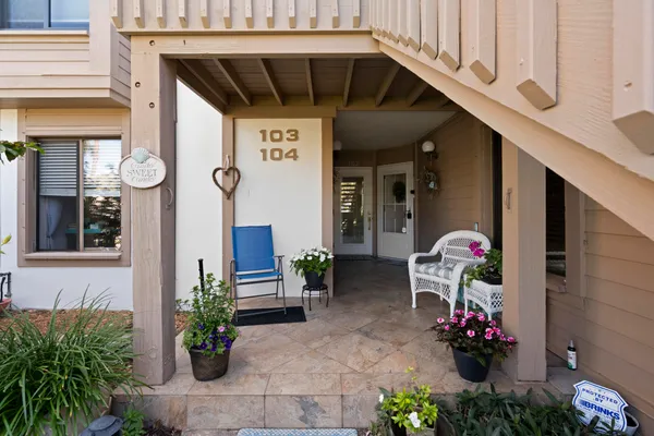 $3,200 | 233 Northeast Edgewater Drive, Unit 104, Jensen Beach, FL 34957