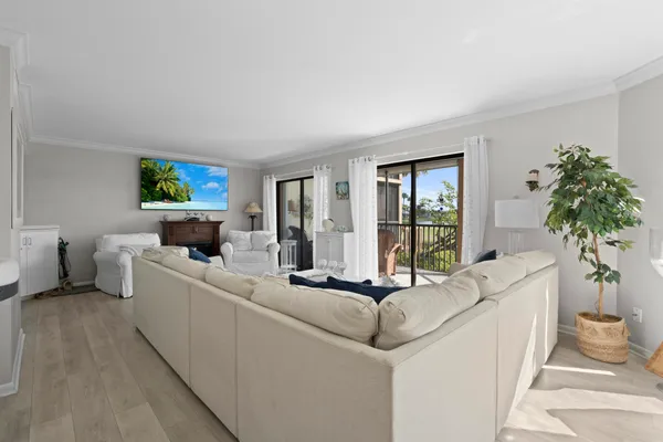 $3,200 | 233 Northeast Edgewater Drive, Unit 104, Jensen Beach, FL 34957