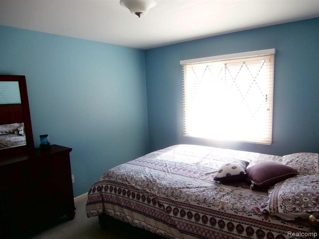 37642 Eight Mile Road Farmington Hills, MI 48167 - Photo 18 of 25