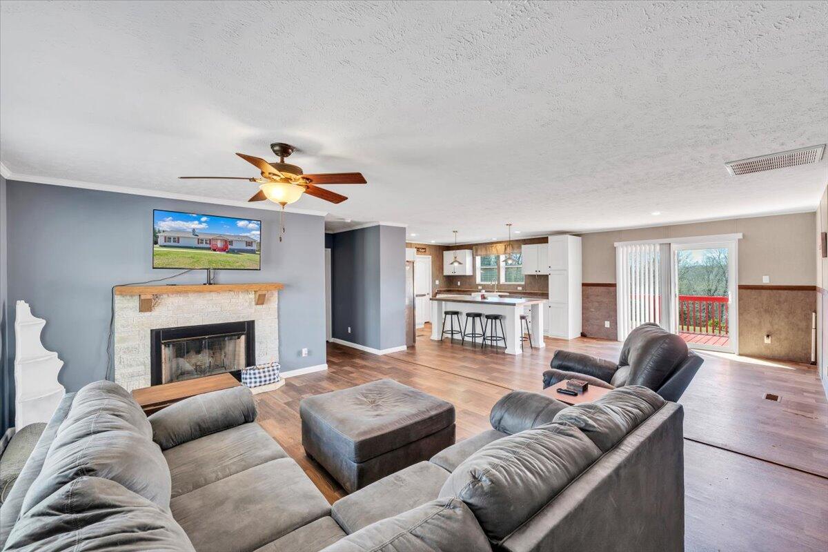 1844 Fiddler Creek Road Bedford, VA 24523 - Photo 3 of 47 03-MIB00757-R5