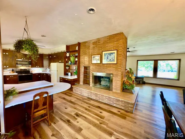 $440,000 | 9221 State Route North, Mountain Grove, MO 65711