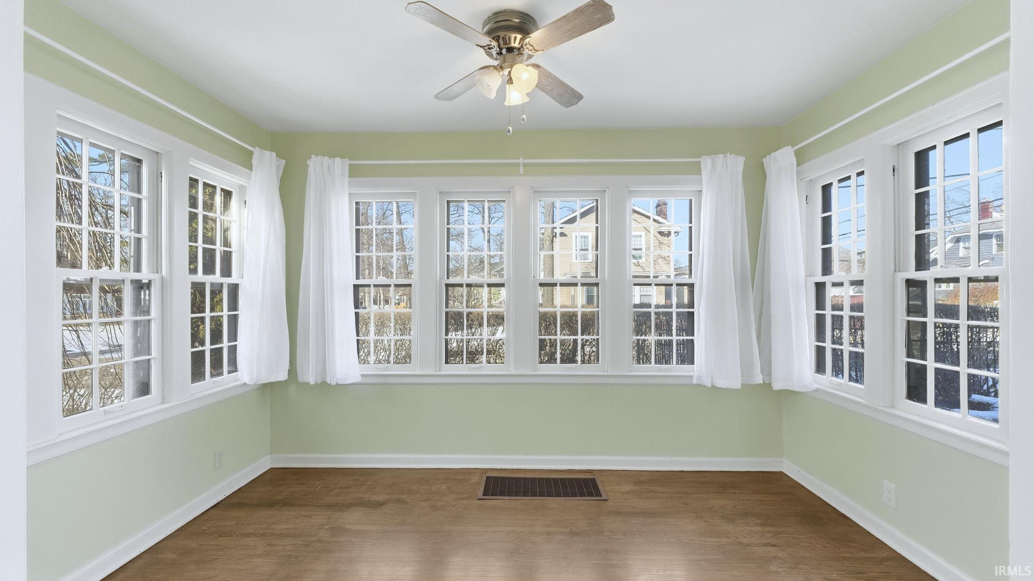 4301 Indiana Avenue Fort Wayne, IN 46807 - Photo 3 of 36