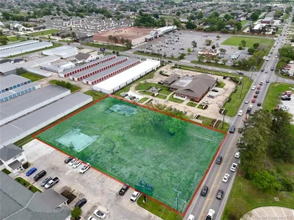 $999,999 | 2828 Country Club Road, Lake Charles, LA 70605