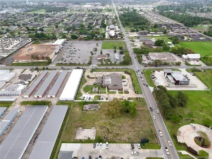 $999,999 | 2828 Country Club Road, Lake Charles, LA 70605