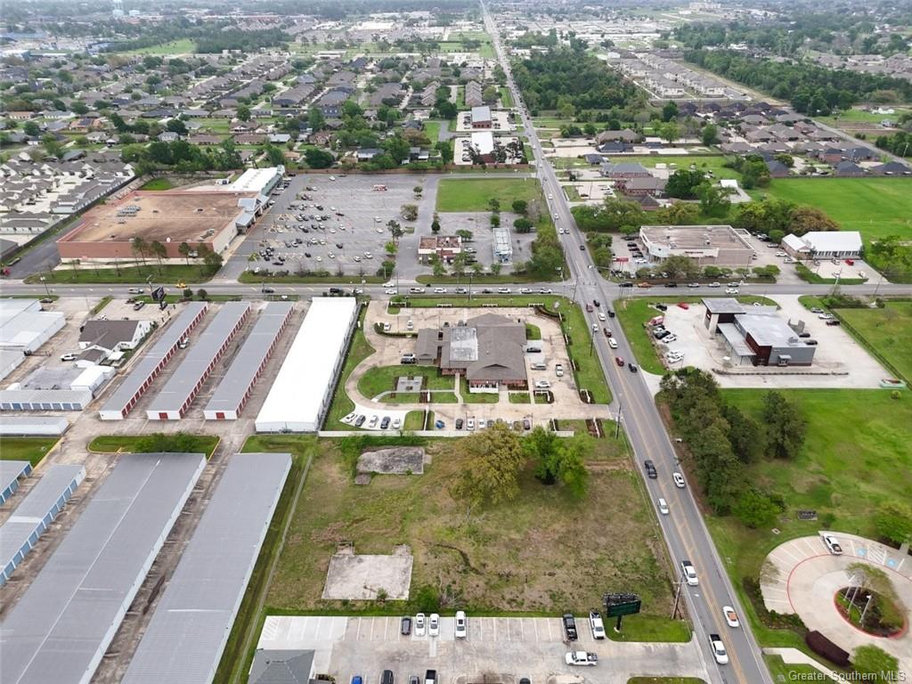 2828 Country Club Road Lake Charles, LA 70605 - Photo 3 of 15