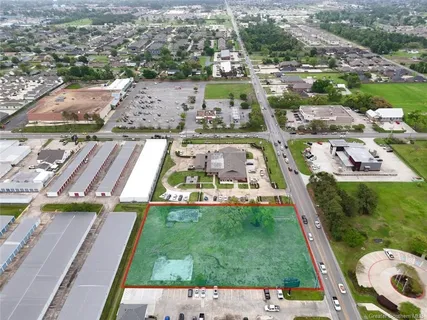 $999,999 | 2828 Country Club Road, Lake Charles, LA 70605