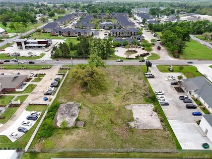 $999,999 | 2828 Country Club Road, Lake Charles, LA 70605