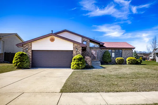 $399,000 | 8940 Calhoun Place, Crown Point, IN 46307