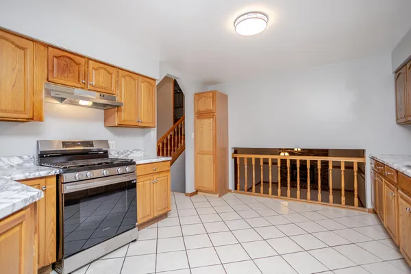 $399,000 | 8940 Calhoun Place, Crown Point, IN 46307