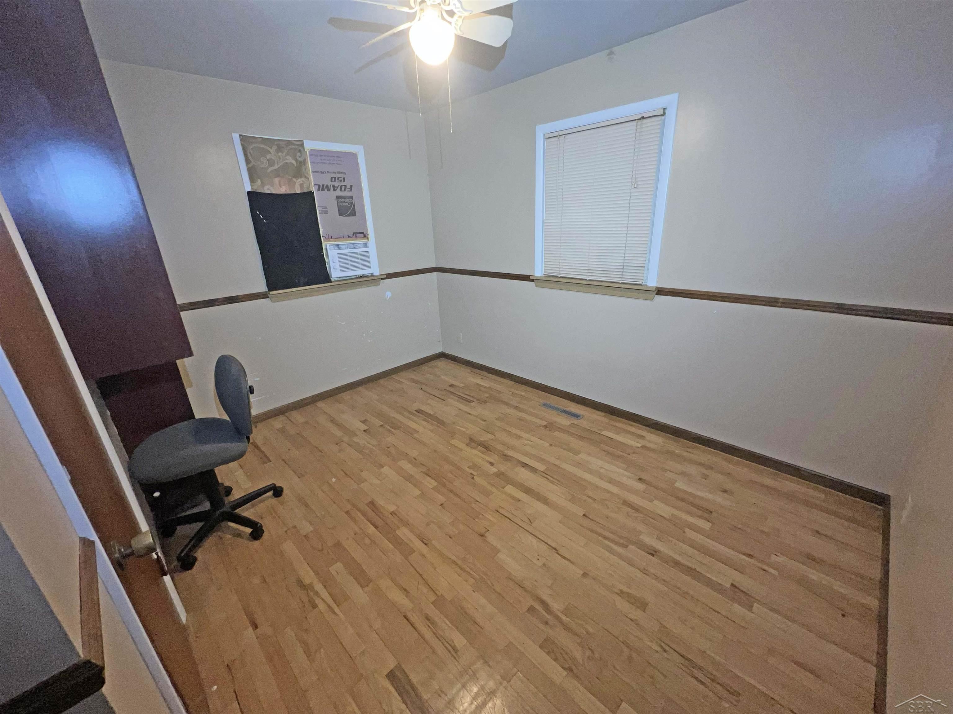 50096387-6.JPG