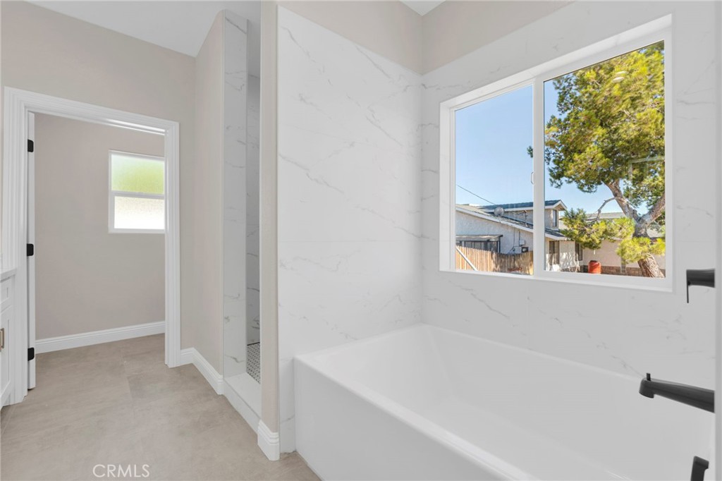 15991 Tao Road Apple Valley, CA 92307 - Photo 26 of 49 Primary Soaking Tub