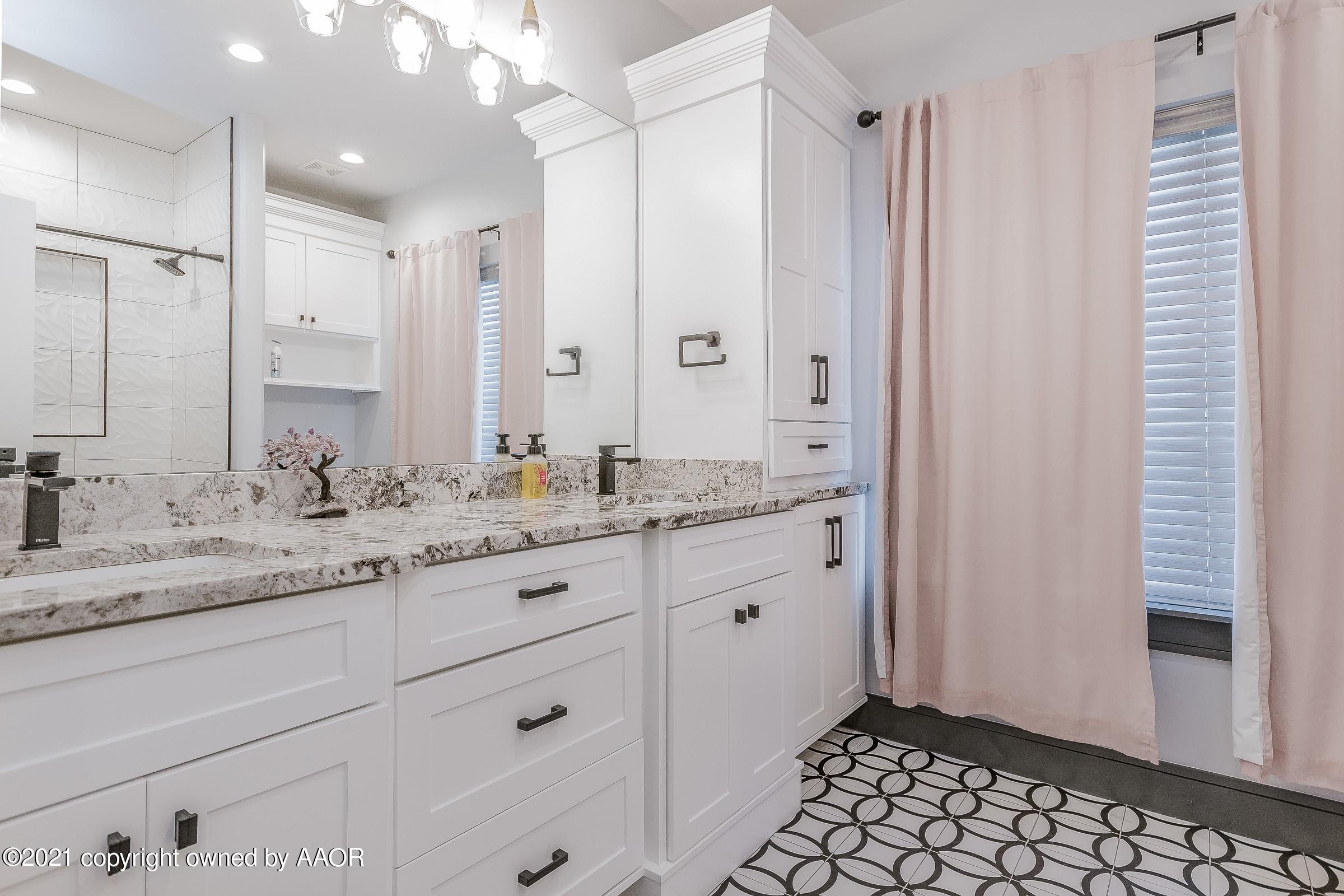 5605 Wesley Road Amarillo, TX 79119 - Photo 20 of 28 020_Upstairs Bathroom